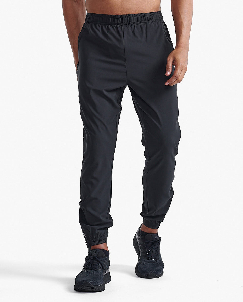 2XU - Aero Woven Jogger Trainingshose Herren - black/silver reflective - 2X - MR7210B - BLK/SRF - XS - Sportbrands24