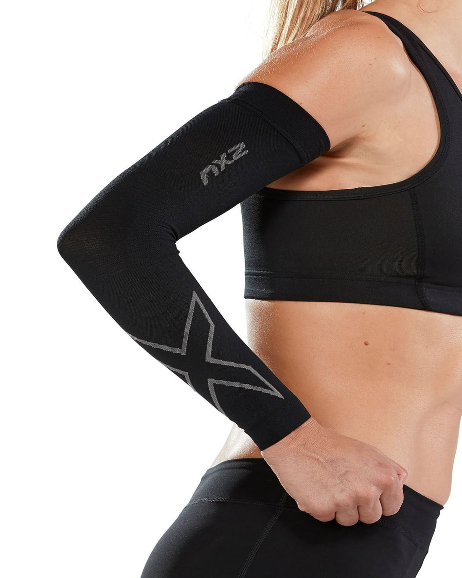 2XU - Flex Compression Arm Sleeves Kompressions Ärmel - black/grey - 2X - UA4009A - BLK/GRY - XXS - Sportbrands24