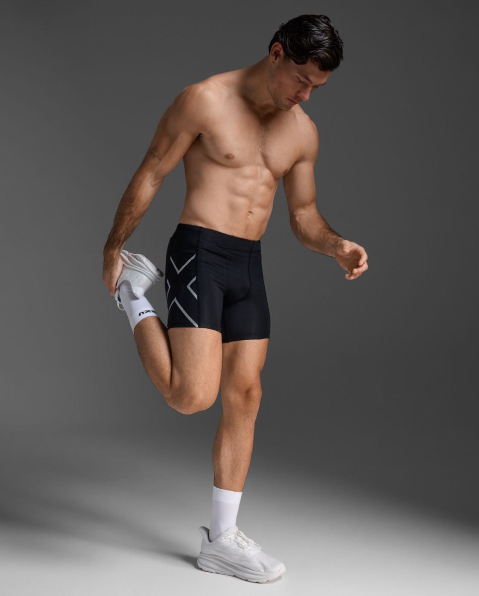 2XU - Core Compression 1/2 Fitnessshorts Herren - black/silver - 2X-MA4508B-BLK/SIL-XXS - Sportbrands24