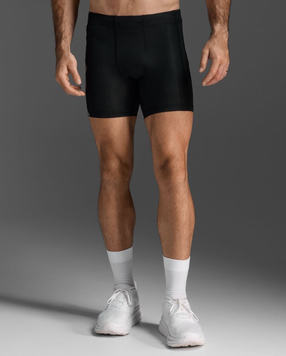 2XU - Core Compression 1/2 Fitnessshorts Herren - black/silver - 2X-MA4508B-BLK/SIL-XXS - Sportbrands24
