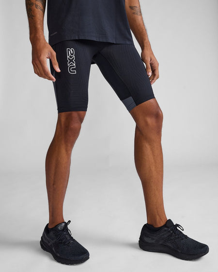 2XU - Light Speed React Shorts Herren - black/white reflective - 2X-MA7050B-BLK/WRF-M - Sportbrands24