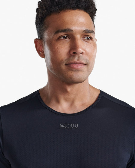 2XU - Light Speed Tech Tee T-Shirt Herren - black/black reflective - 2X-MR7150A-BLK/BRF-XS - Sportbrands24