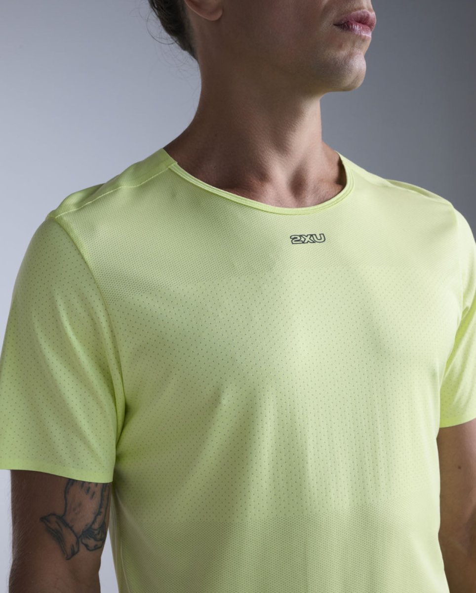 2XU - Light Speed Tech Tee Laufshirt Herren - cool matcha/black reflective - 2X-MR7150A-CLM/BRF-XS - Sportbrands24