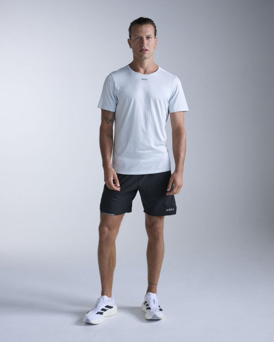 2XU - Light Speed Tech Tee Laufshirt Herren - moonstone/black reflective - 2X-MR7150A-MSB/BRF-XS - Sportbrands24