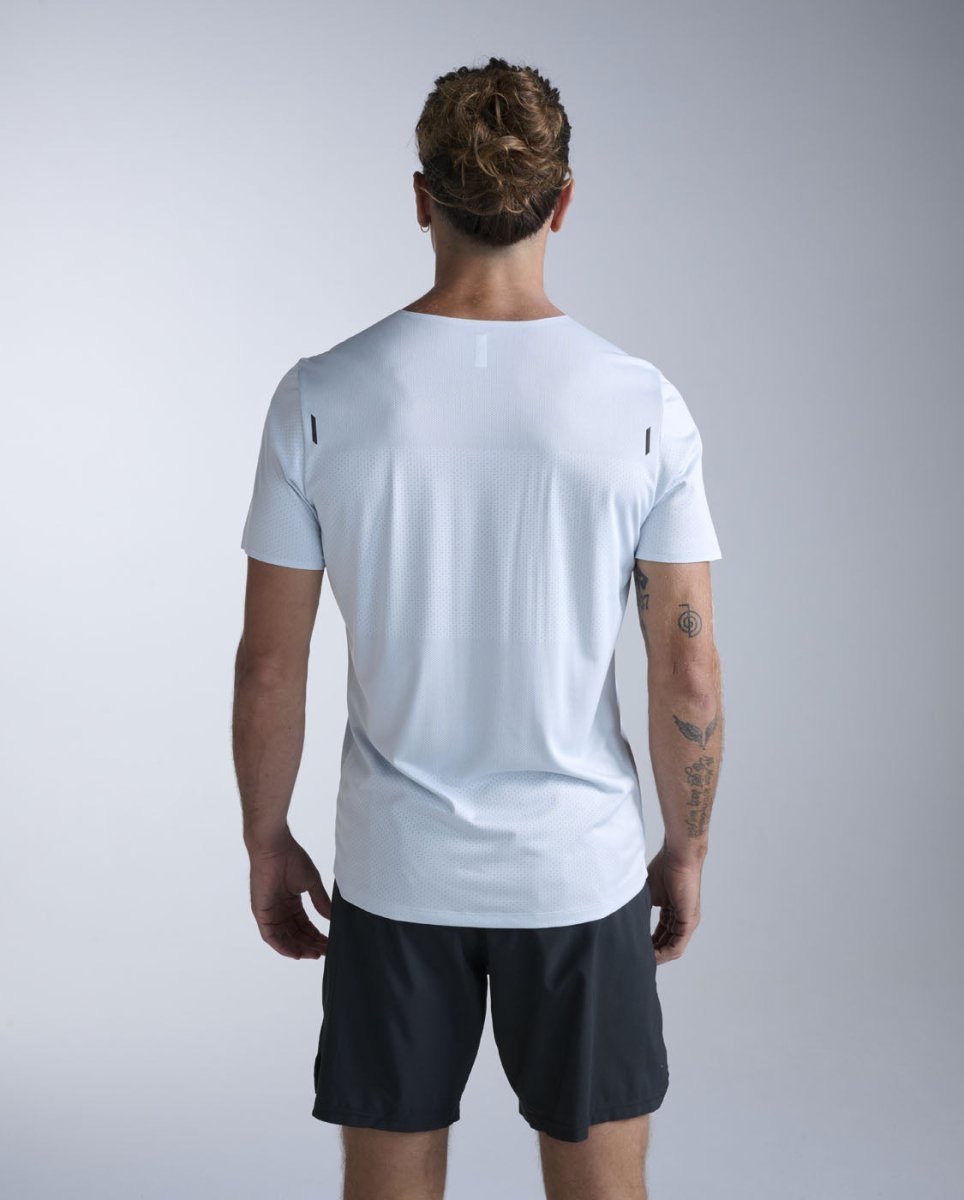 2XU - Light Speed Tech Tee Laufshirt Herren - moonstone/black reflective - 2X-MR7150A-MSB/BRF-XS - Sportbrands24