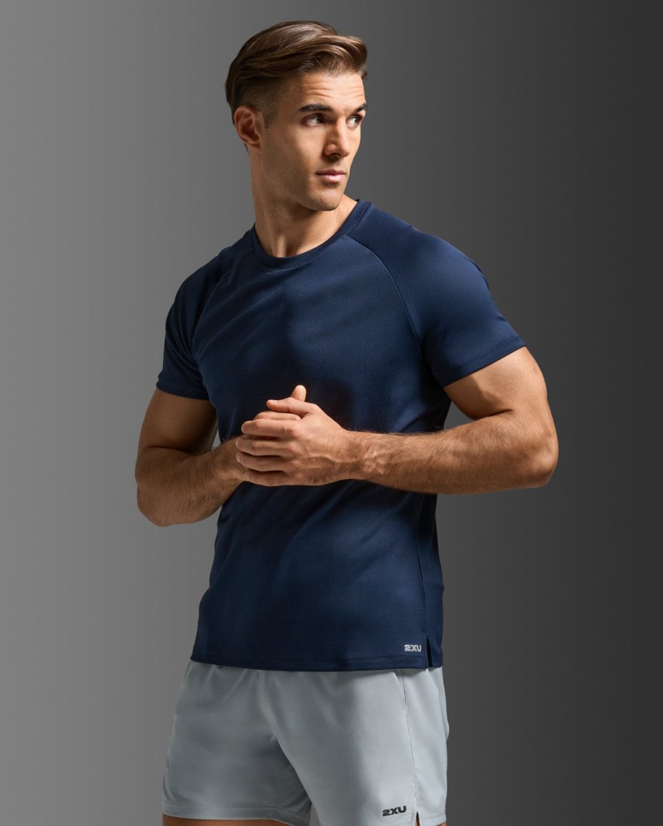 2XU - Aero Mesh Tee Laufshirt Herren - midnight/silver reflective - 2X-MR7441A-MDN/SRF-XS - Sportbrands24