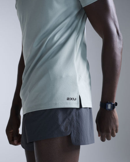 2XU - Aero Mesh Tee Laufshirt Herren - smoke blue/black reflective - 2X-MR7441A-SMB/BRF-XS - Sportbrands24