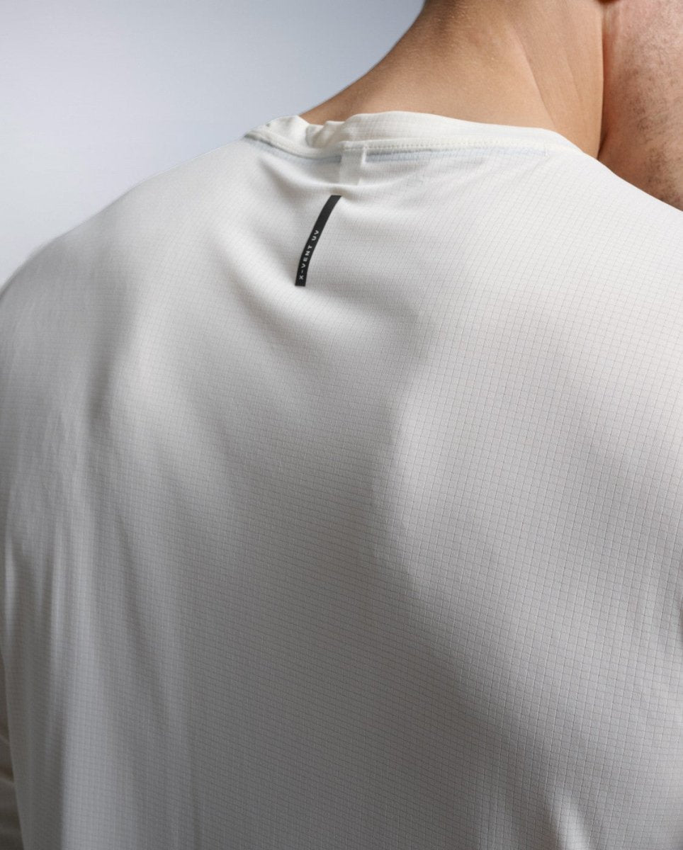 2XU - Aero Trail Long Sleeve Laufshirt Herren - chalk/black reflective - 2X-MR7671A-CHK/BRF-XS - Sportbrands24