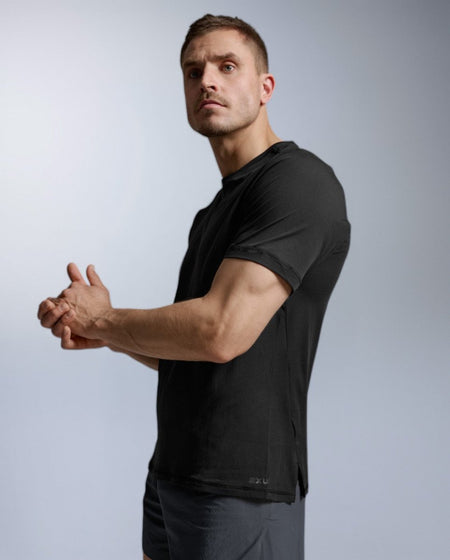 2XU - Aero Trail Tee Laufshirt Herren - black/black reflective - 2X-MR7672A-BLK/BRF-XS - Sportbrands24
