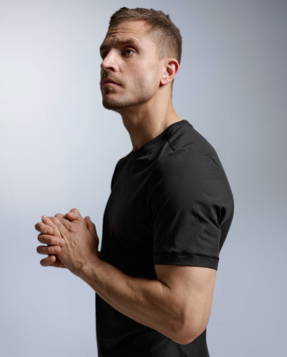 2XU - Aero Trail Tee Laufshirt Herren - black/black reflective - 2X-MR7672A-BLK/BRF-XS - Sportbrands24