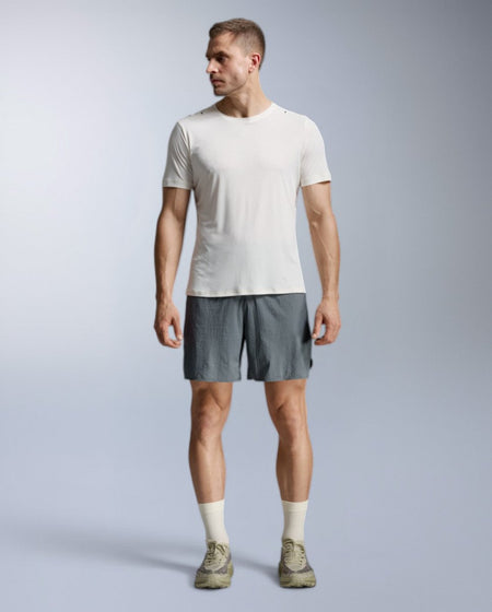 2XU - Aero Trail Tee Laufshirt Herren - chalk/black reflective - 2X-MR7672A-CHK/BRF-XXL - Sportbrands24