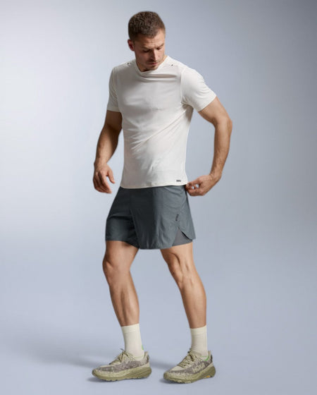 2XU - Aero Trail Tee Laufshirt Herren - chalk/black reflective - 2X-MR7672A-CHK/BRF-XXL - Sportbrands24