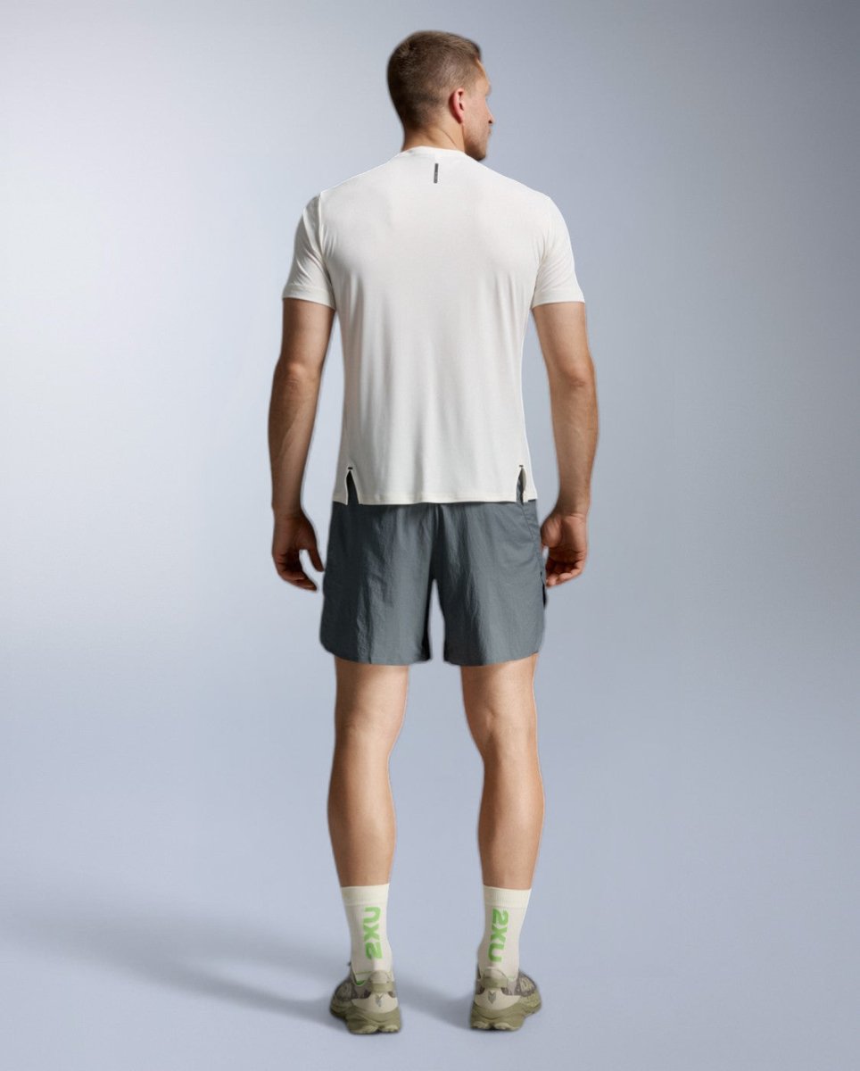 2XU - Aero Trail Tee Laufshirt Herren - chalk/black reflective - 2X-MR7672A-CHK/BRF-XXL - Sportbrands24