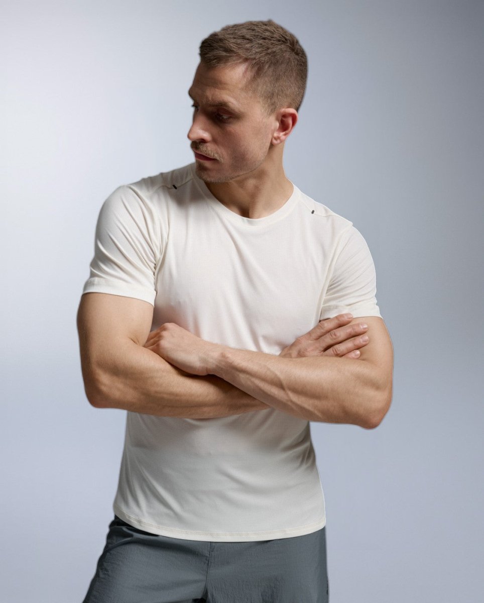 2XU - Aero Trail Tee Laufshirt Herren - chalk/black reflective - 2X-MR7672A-CHK/BRF-XXL - Sportbrands24