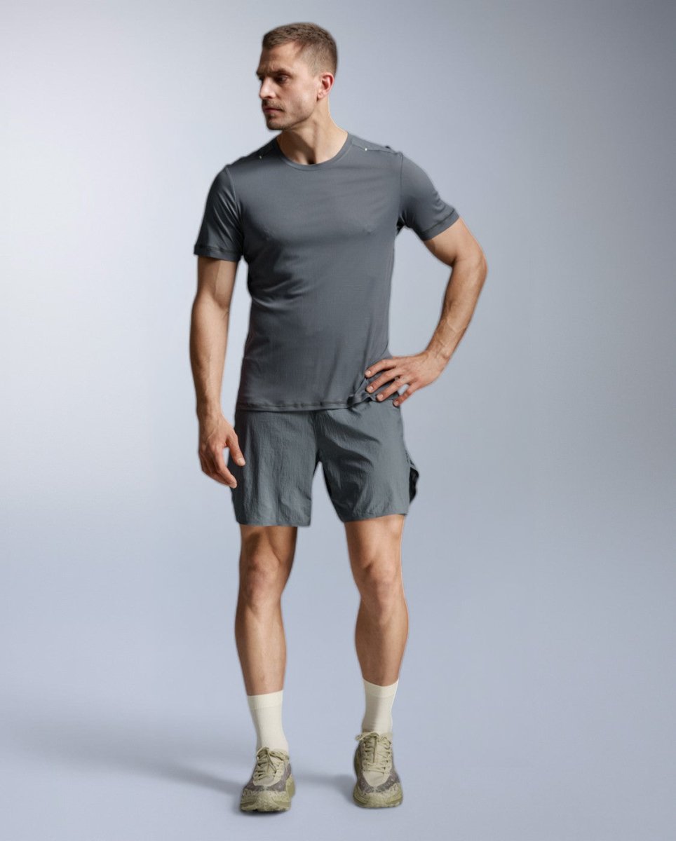 2XU - Aero Trail Tee Laufshirt Herren - turbulence/black reflective - 2X-MR7672A-TRB/BRF-XS - Sportbrands24