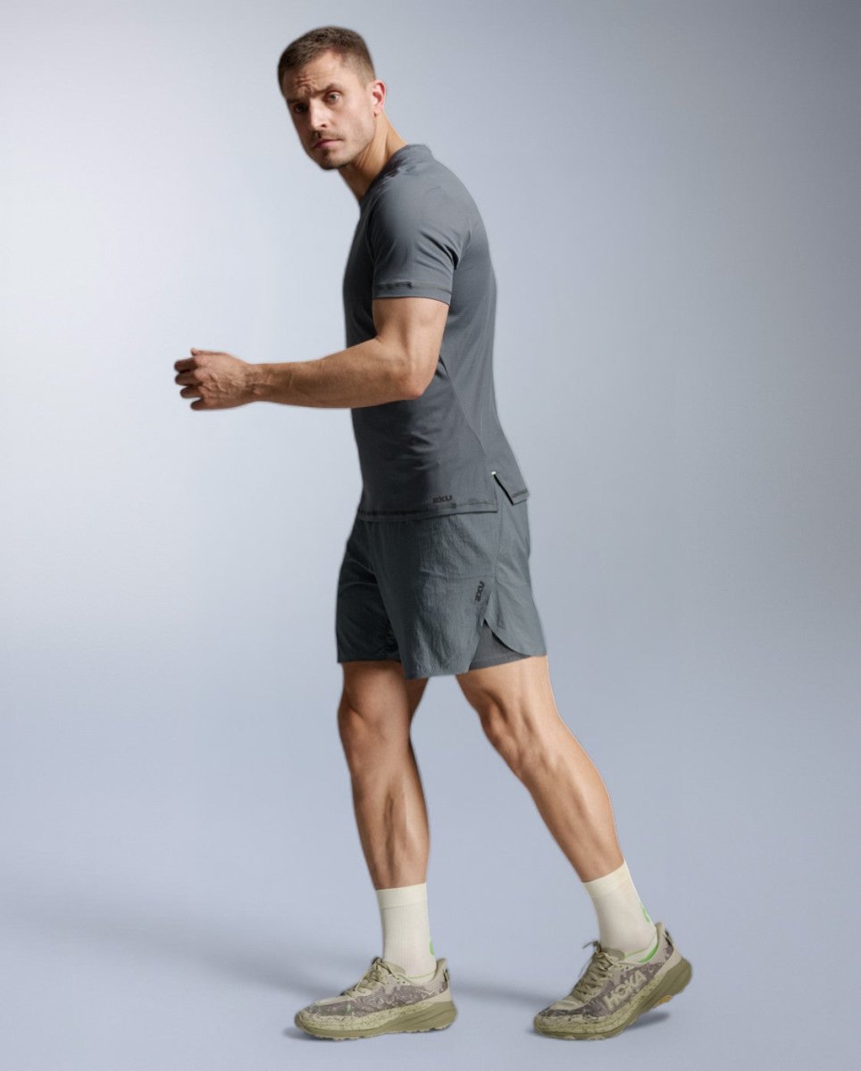 2XU - Aero Trail Tee Laufshirt Herren - turbulence/black reflective - 2X-MR7672A-TRB/BRF-XS - Sportbrands24