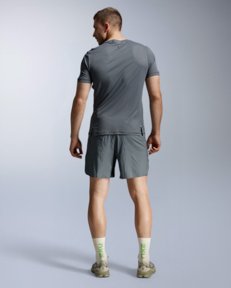2XU - Aero Trail Tee Laufshirt Herren - turbulence/black reflective - 2X-MR7672A-TRB/BRF-XS - Sportbrands24