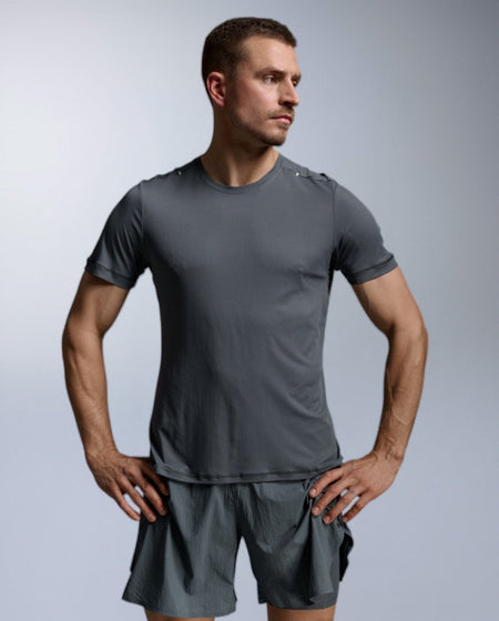 2XU - Aero Trail Tee Laufshirt Herren - turbulence/black reflective - 2X-MR7672A-TRB/BRF-XS - Sportbrands24