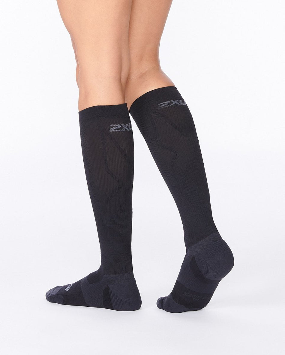2XU - Unisex Vectr L.Cush Full Length Sportsocke - black/titanium - 2X-UA5155E-BLK/TTM-L1 - Sportbrands24