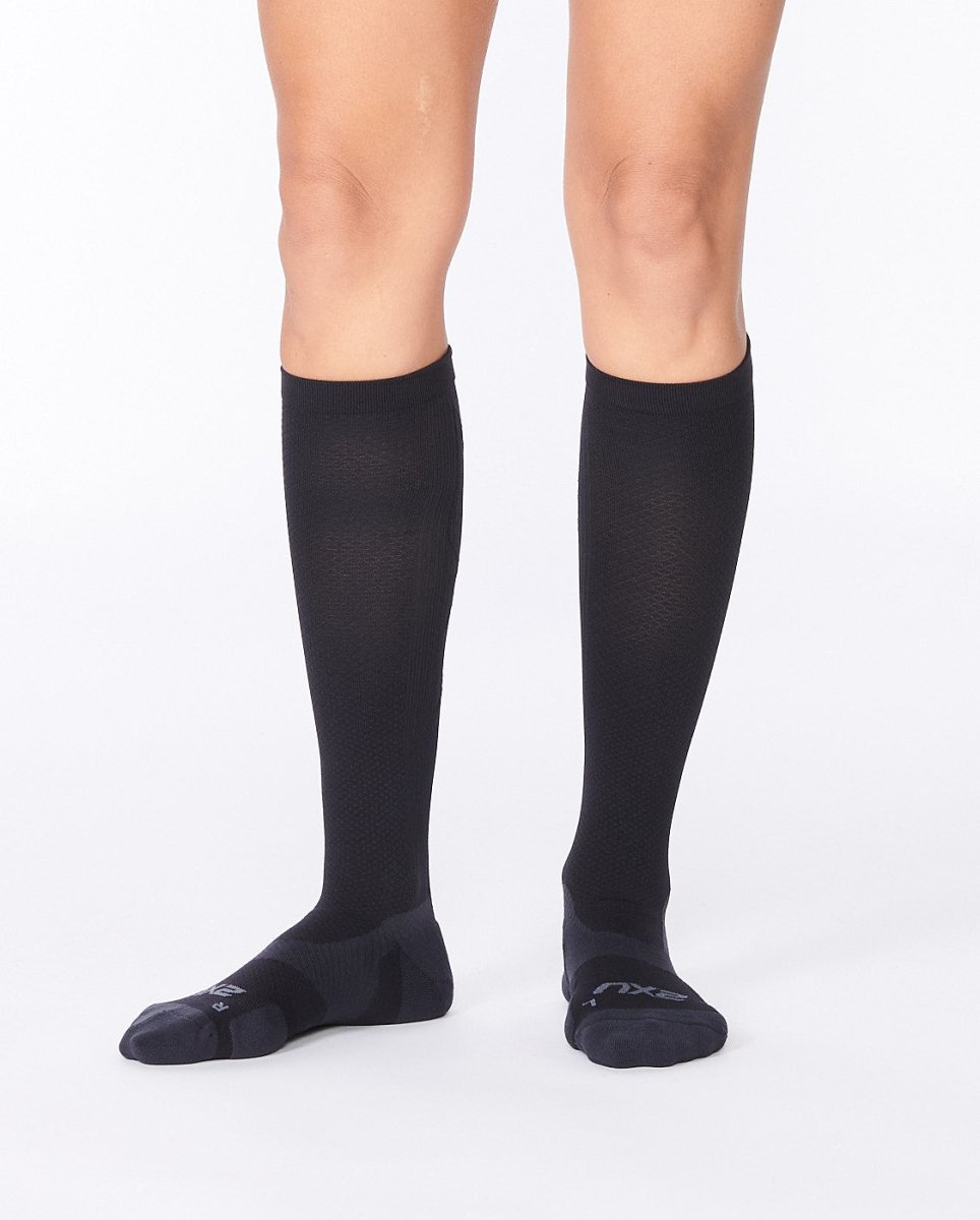 2XU - Unisex Vectr L.Cush Full Length Sportsocke - black/titanium - 2X-UA5155E-BLK/TTM-L1 - Sportbrands24