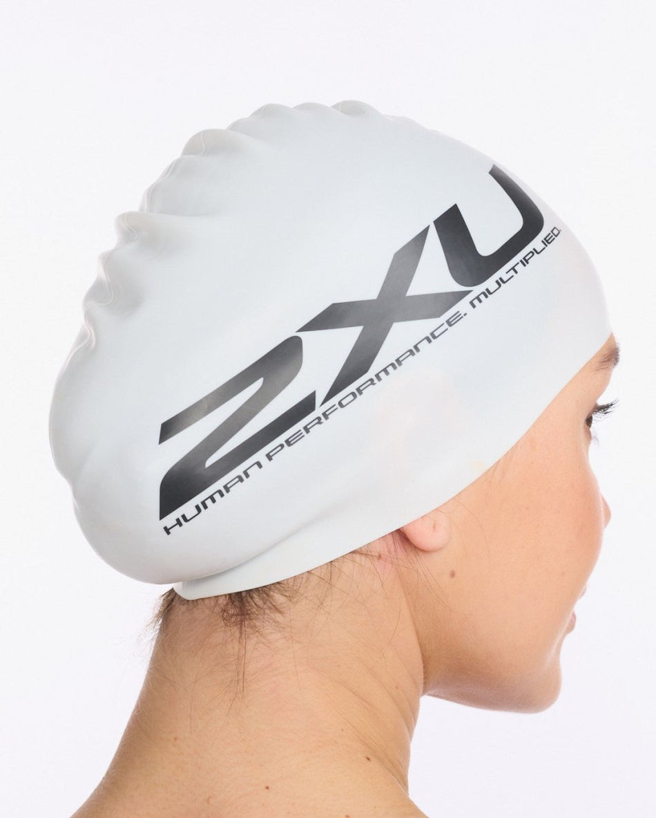 2XU - Unisex Silicone Swim Cap Schwimmmütze - white/white - 2X-US1355F-WHT/WHT-OSFA - Sportbrands24