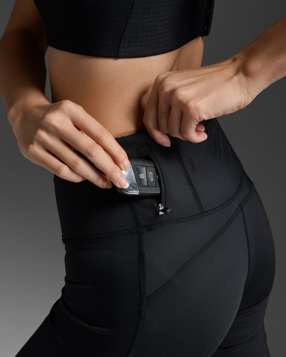 2XU - Light Speed Mid - Rise Comp Laufshorts Damen - black/gold reflective - 2X-WA6593B-BLK/GRF-XXS - Sportbrands24