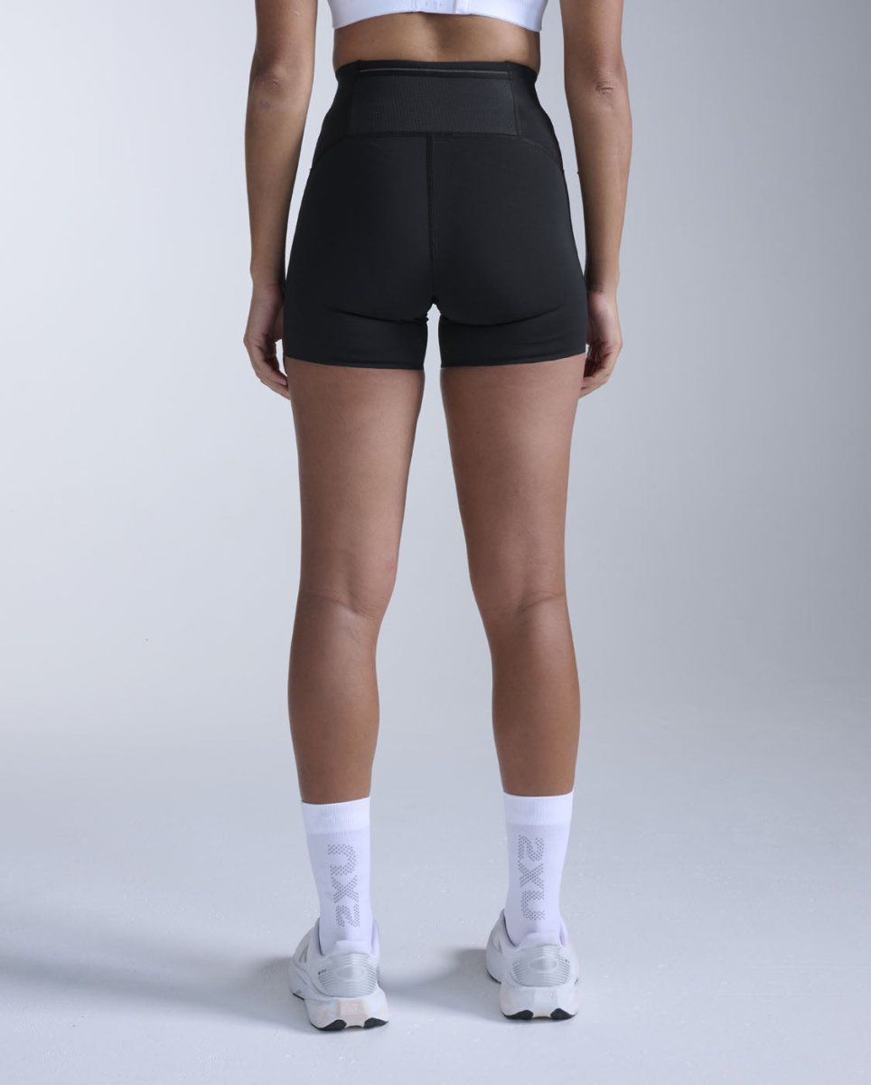 2XU - Aero Mesh Hi - Rise 4 Inch Shorts Laufhose Damen - black/silver reflective - 2X-WA7509B-BLK/SRF-XXS - Sportbrands24