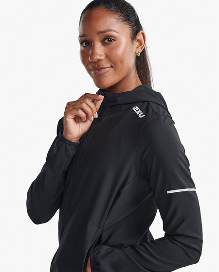 2XU - Aero Jacket Windjacke Damen - black/silver reflective - 2X-WR7205A-BLK/SRF-XXS - Sportbrands24
