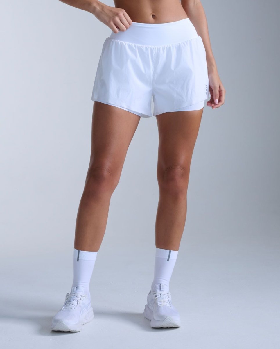 2XU - Aero Hi - Rise 2 - in - 1 3 Inch Shorts Laufshort Damen - white/silver reflective - 2X-WR7352B-WHT/SRF-XXS - Sportbrands24