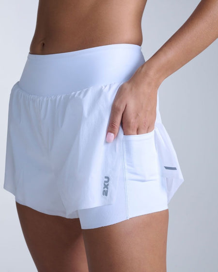 2XU - Aero Hi - Rise 2 - in - 1 3 Inch Shorts Laufshort Damen - white/silver reflective - 2X-WR7352B-WHT/SRF-XXS - Sportbrands24
