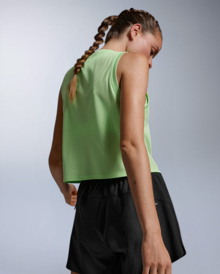 2XU - Aero Mesh Crop Tank Laufshirt Damen - lime zest/lime zest reflective - 2X-WR7450A-LMZ/LZR-XXS - Sportbrands24