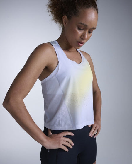 2XU - Light Speed React Crop Singlet Laufshirt Damen - lemon mist/white reflective - 2X-WR7451A-LMT/WRF-XXS - Sportbrands24